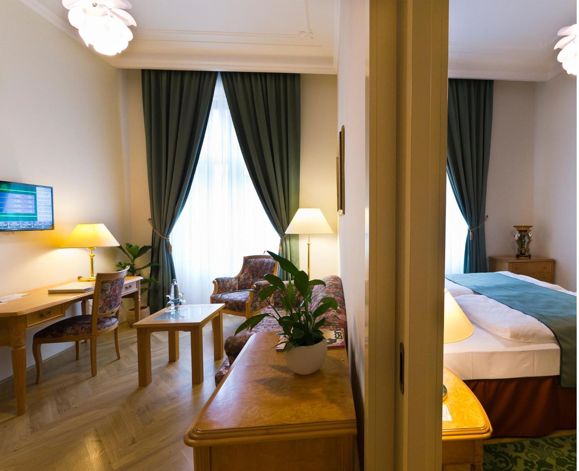 Grandhotel Ambassador Národní Dům KLV Exterior foto