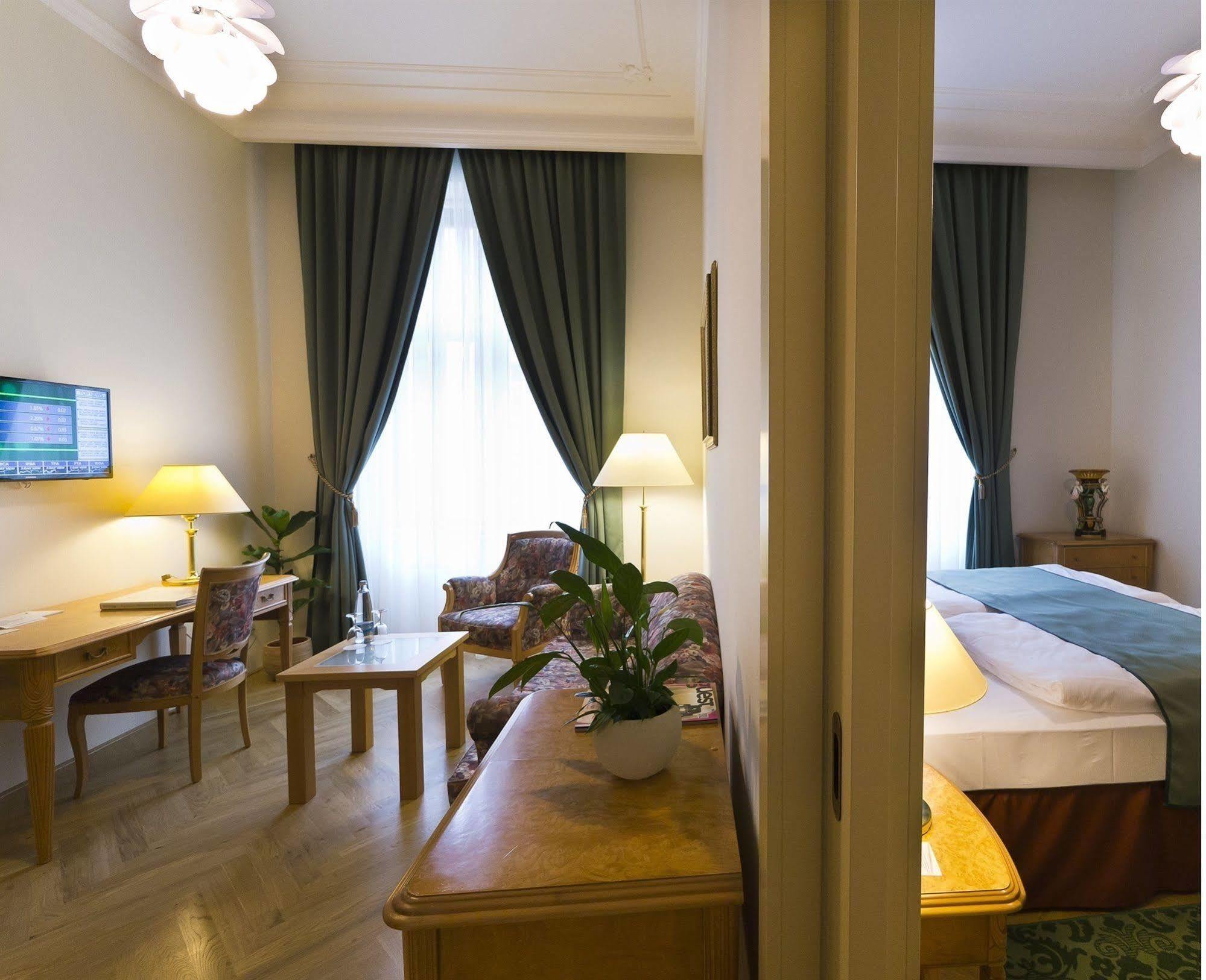 Grandhotel Ambassador Národní Dům KLV Exterior foto