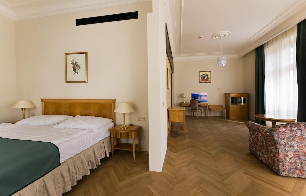 Grandhotel Ambassador Národní Dům KLV Exterior foto